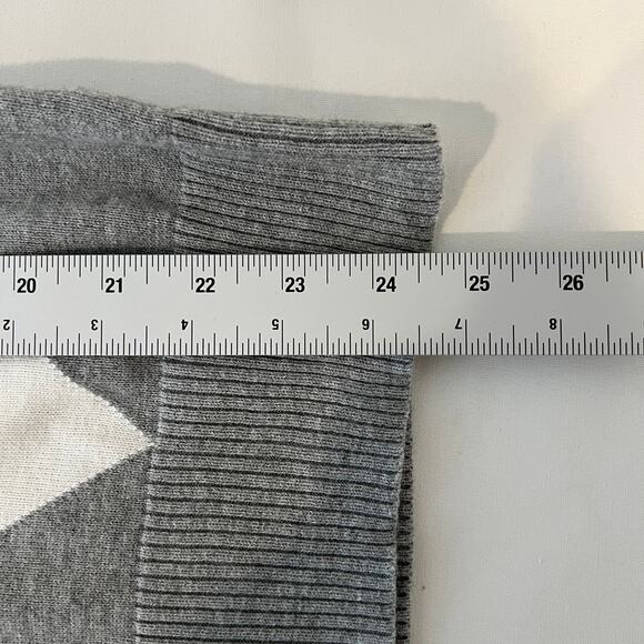 Old Navy Argyle V Neck Sweater Women's M Gray Cream White Pullover - Picture 8 of 8